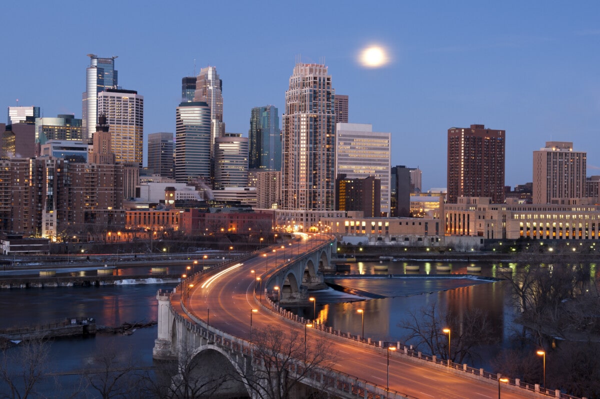 minneapolis minnesota skyline with moon