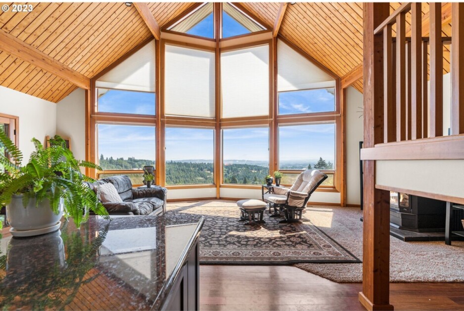 Beautiful home in Oregon with steep roof and floor to ceiling windows