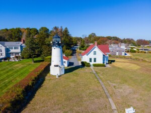 warwick rhode island lighthouse and farmhouse-shutterstock