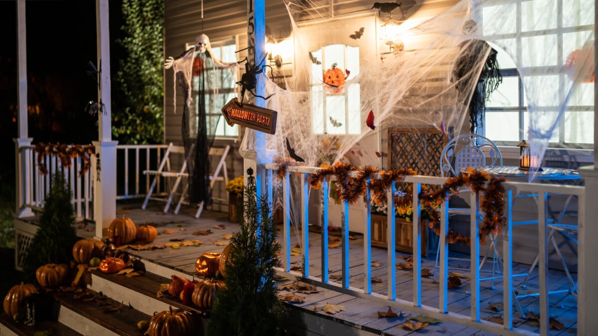 Halloween vibe with some string lights in my bedroom! : r/cozy