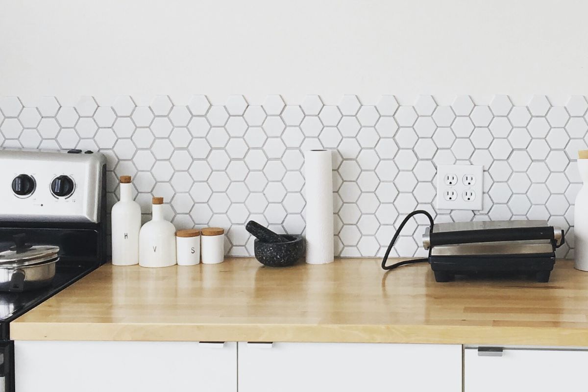Pros & Cons of Ceramic Kitchen Tile