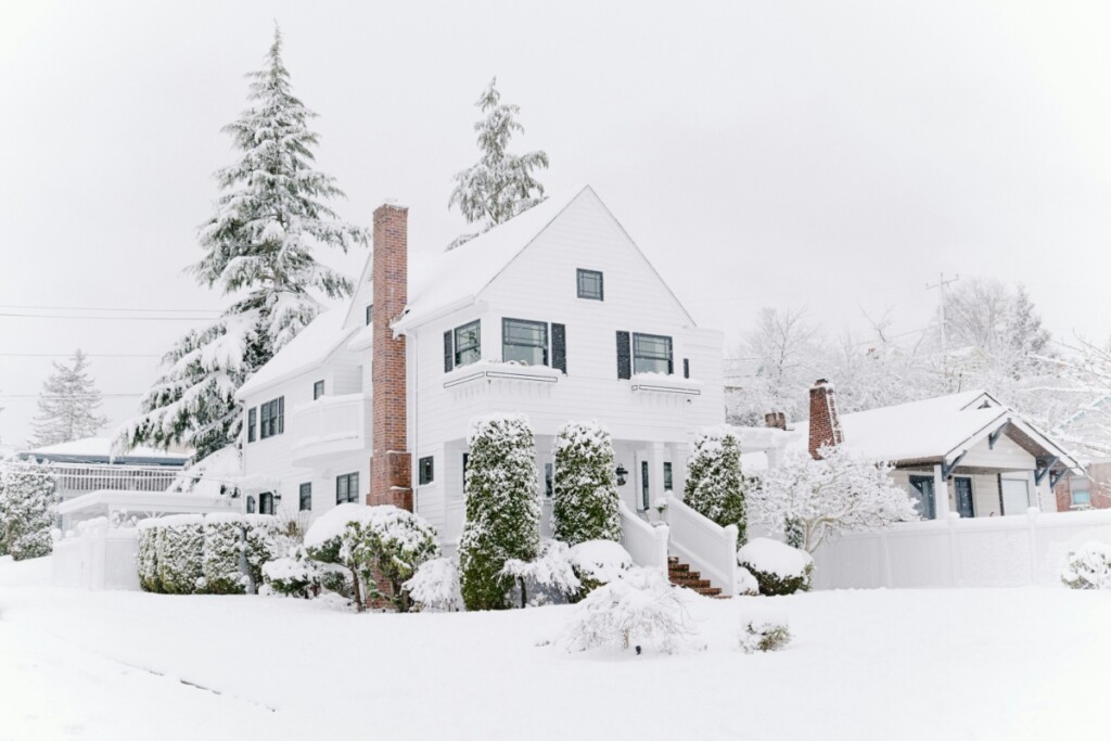 Snowy House
