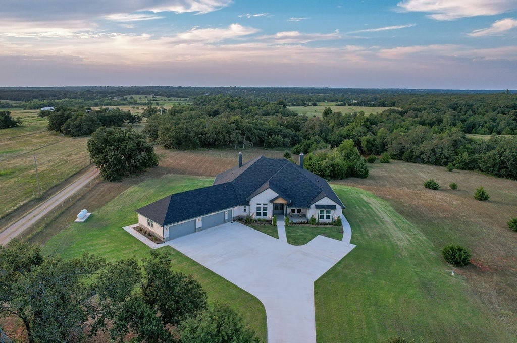 aerial view of home in oklahoma located on large property