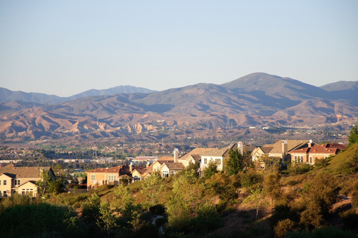 Santa Clarita, CA _ shutterstock