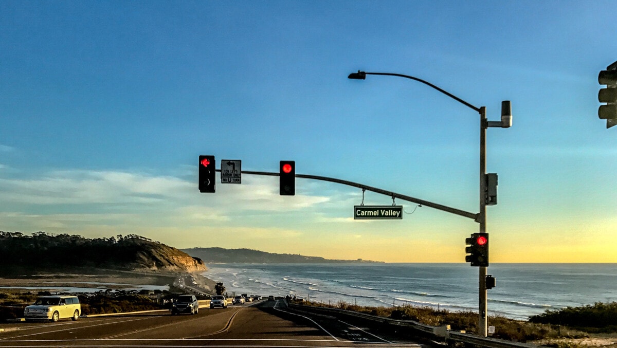 Highway with ocean view in Carmel Valley, San Diego