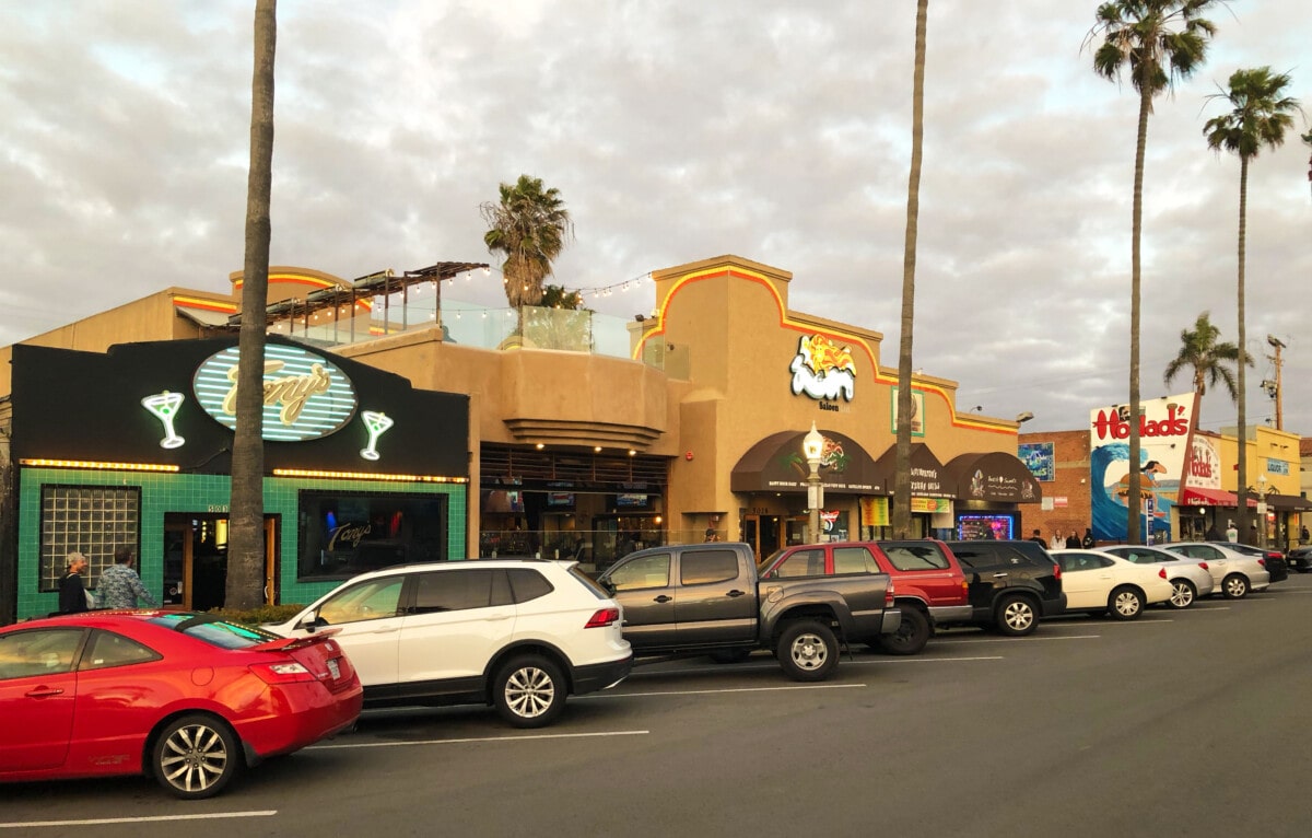 view of shops and restaurants in ocean beach san diego