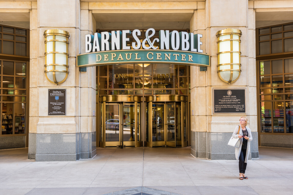 Chicago,,Usa,-,May,30,,2016:,Entrance,To,Barnes,And