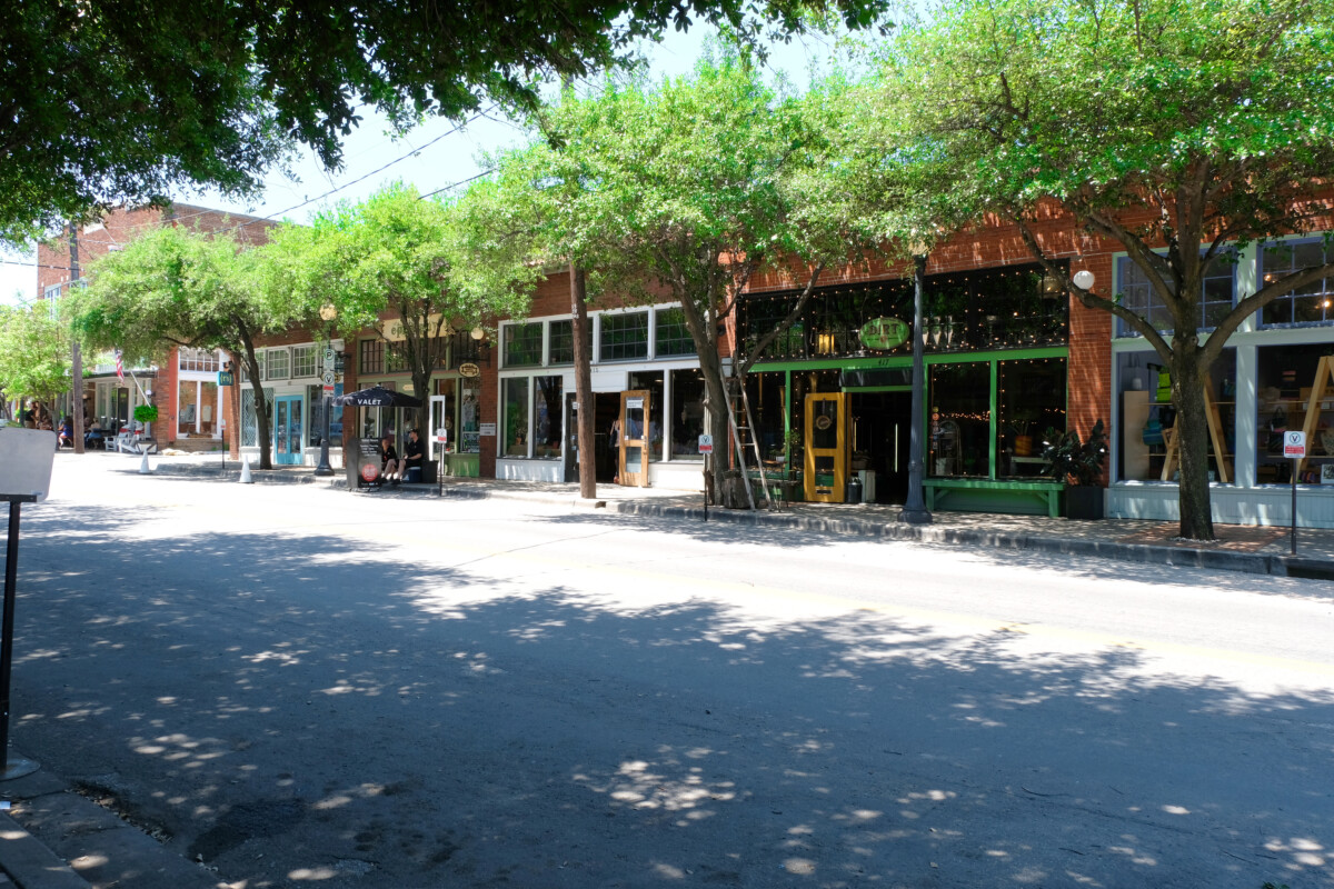 Dallas,,Tx,/,Usa,-,May,16,2019:,Sidewalk,Scene