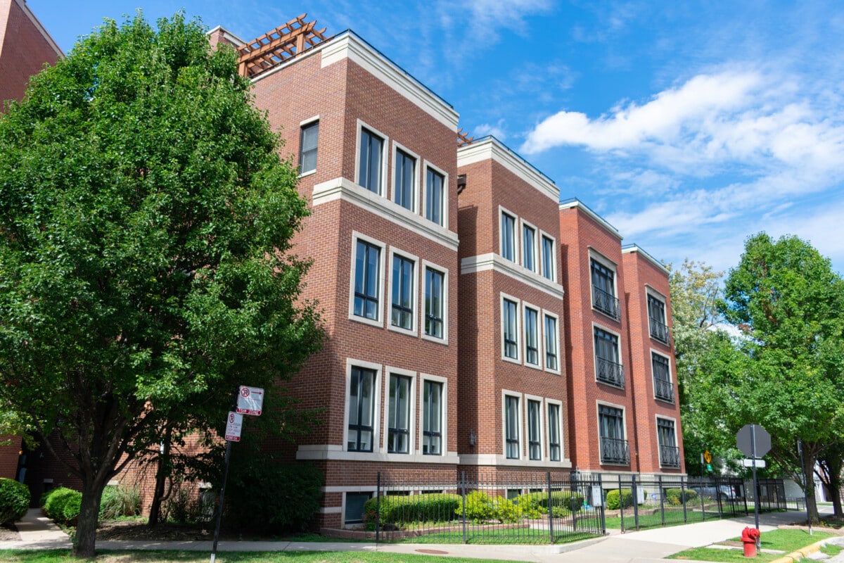 Row,Of,Modern,Brick,Townhouses,In,Wicker,Park,Chicago