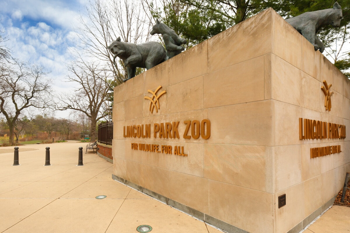 Chicago,Illinois,-,March,26,,2021:,Lincoln,Park,Zoo,Entrance.