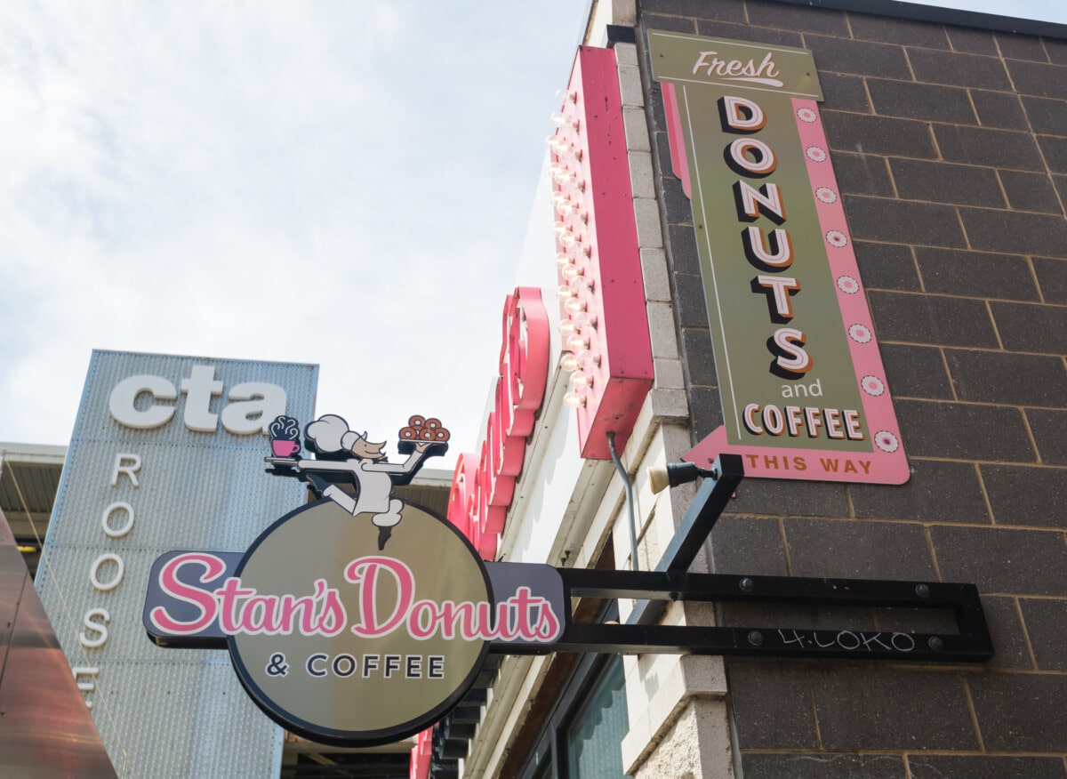 Chicago,,Illinois,-,April,18,,2021:,Famous,Stan's,Donuts,Shop