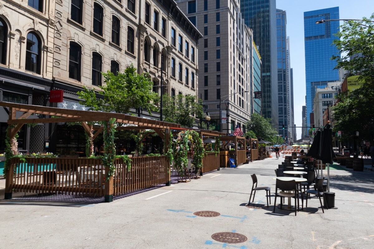 Chicago,,Illinois,Usa,-,June,11,2021:,Outdoor,Dining,At