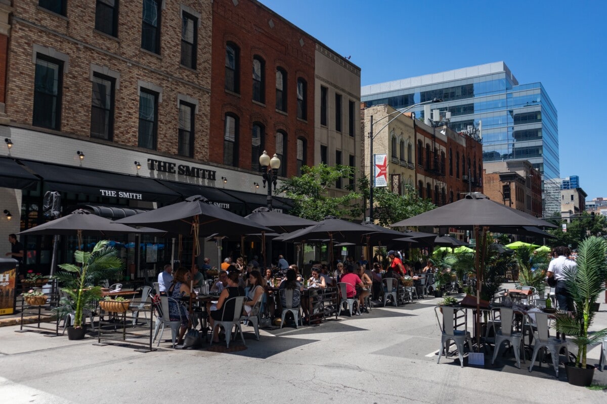 Chicago,,Illinois,Usa,-,June,11,2021:,Outdoor,Dining,At