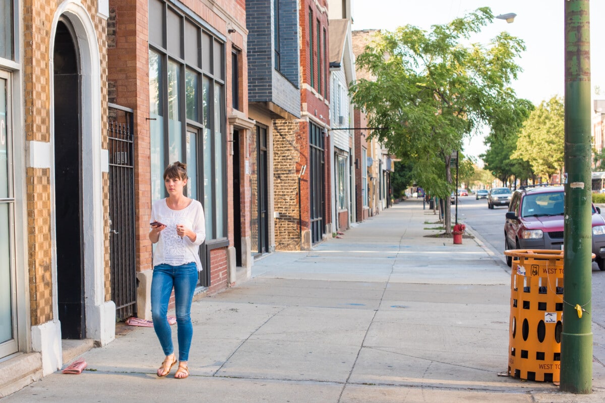 Chicago,,Il,,August,30,,2017:,A,Young,Woman,Checks,Her