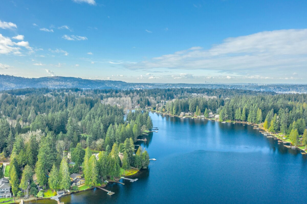 lake sammamish in washington with trees and blue water