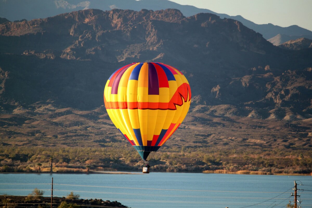 hot air balloon over lake havasu arizona