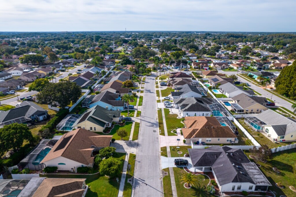 houses in suburban neighborhood in orlando