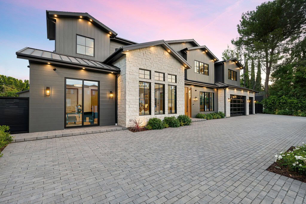 income needed for $700k mortgage