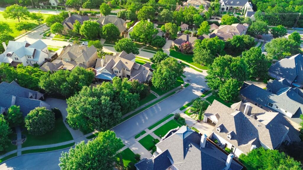 houses in a neighborhood in fort worth tx
