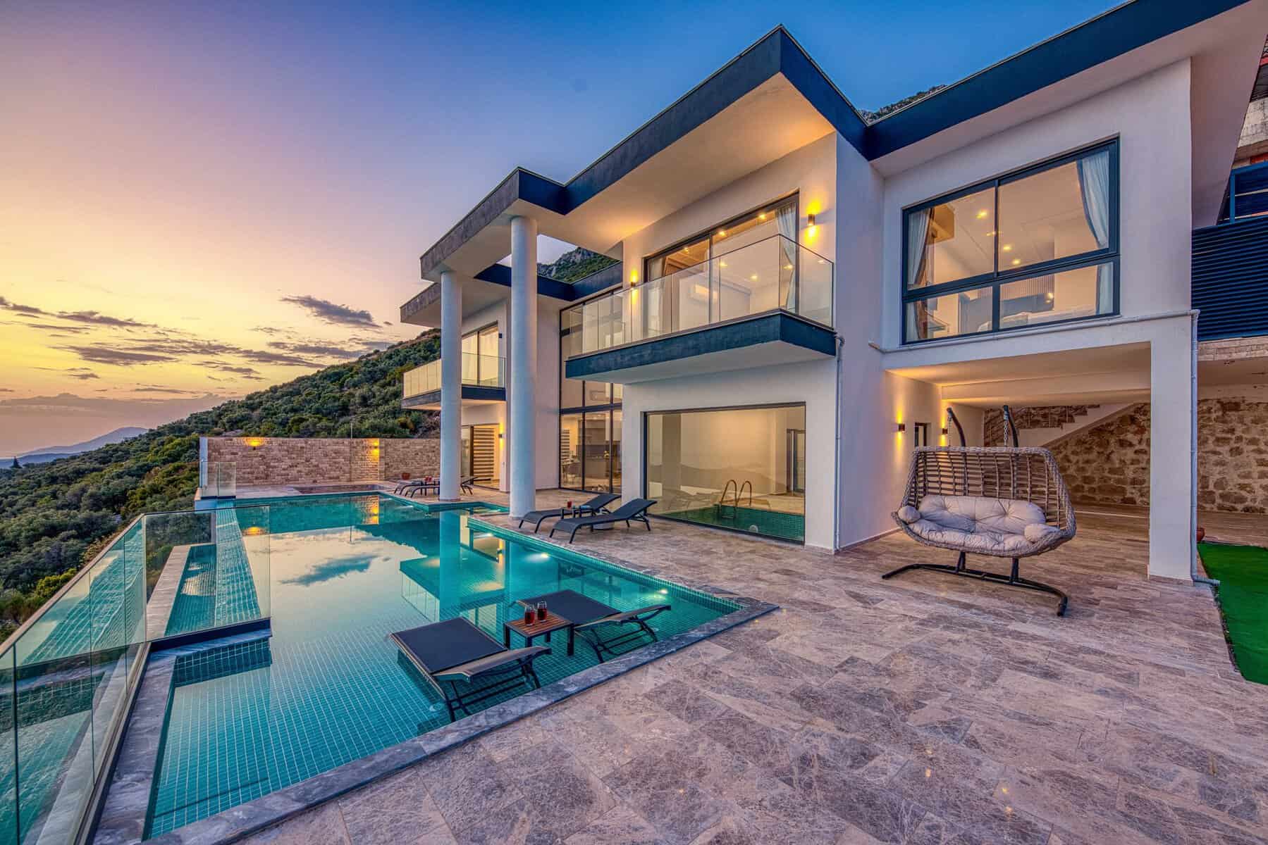 Luxury Home Prices Are Rising 3 Times Faster Than Non-Luxury Prices Luxury Home Prices Are Rising 3 Times Faster Than Non-Luxury Prices
